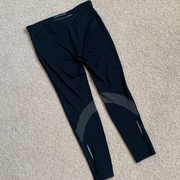 Under Armour Black Athletic Leggings - Picture 4 of 6